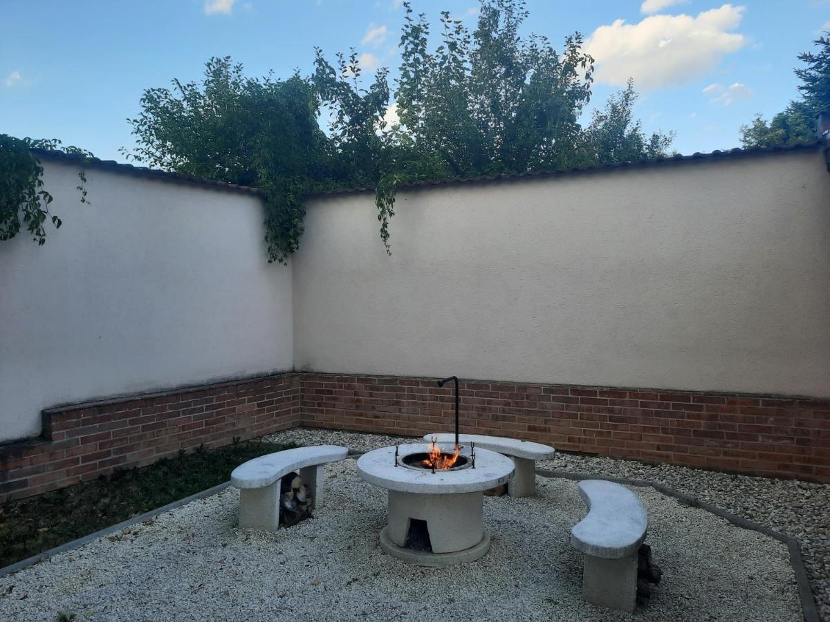 Livia Apartman Heviz Exterior photo